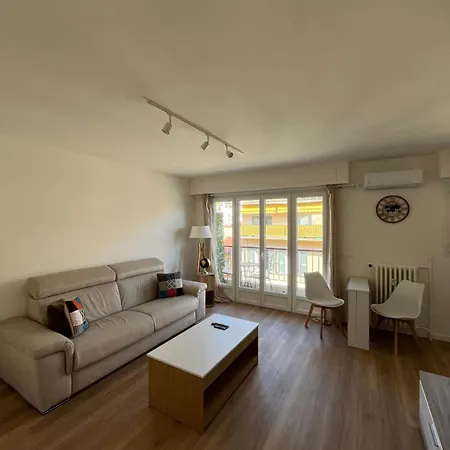 Studio Renove Au Coeur De مينتون